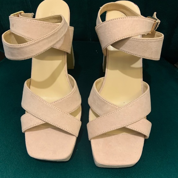 Shoes - Picture 4 of 4